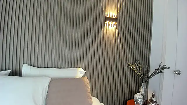 HannaKarson online show from March 26, 2026, 4:11 am