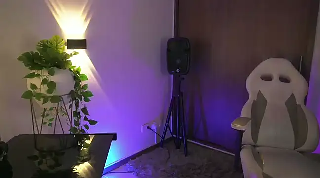 Snapshot of appolo_allen chatting on February 15, 2025, 2:37 am appolo allen online show from February 15, 2025, 2:37 am