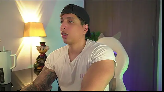 Snapshot of appolo_allen chatting on November 7, 2025, 3:44 am appolo allen online show from November 7, 2025, 3:44 am