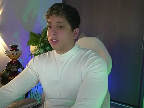 Snapshot of appolo_allen chatting on September 15, 2025, 6:03 am appolo allen online show from September 15, 2025, 6:03 am