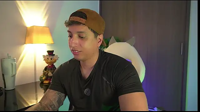 Snapshot of appolo_allen chatting on November 6, 2025, 2:37 am appolo allen online show from November 6, 2025, 2:37 am