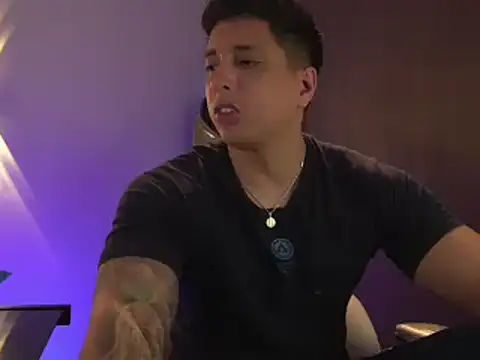 Snapshot of appolo_allen chatting on February 20, 2025, 11:10 pm appolo allen online show from February 20, 2025, 11:10 pm