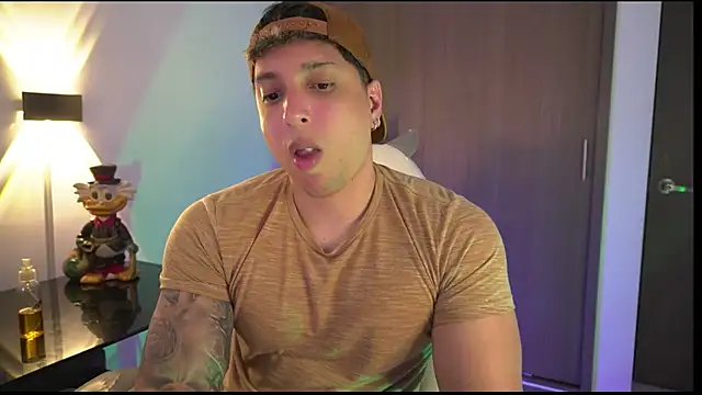 Snapshot of appolo_allen chatting on October 31, 2025, 5:37 am appolo allen online show from October 31, 2025, 5:37 am