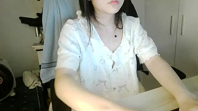 Snapshot of Yin-girl chatting on February 28, 2026, 5:56 pm Yin-girl online show from February 28, 2026, 5:56 pm