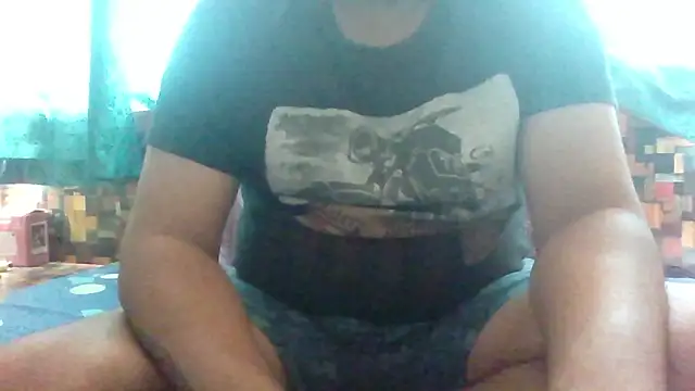 Snapshot of whoreboi98 chatting on February 16, 2026, 6:01 am whoreboi98 online show from February 16, 2026, 6:01 am