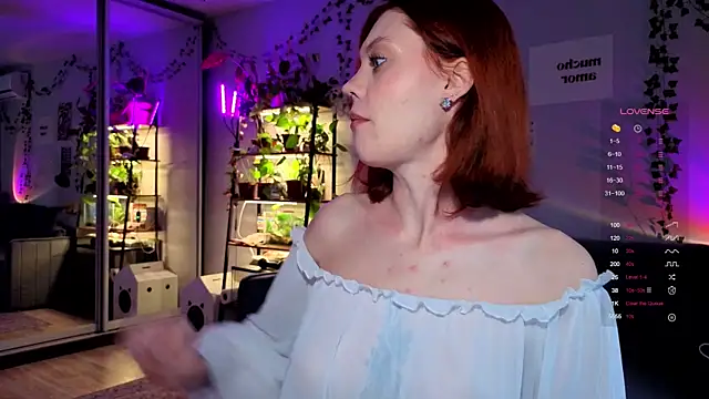 Snapshot of Your_Corvus chatting on December 5, 2025, 9:41 am Your Corvus online show from December 5, 2025, 9:41 am