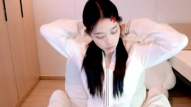 Snapshot of Xueb_J chatting on November 24, 2025, 12:27 pm Xueb J online show from November 24, 2025, 12:27 pm