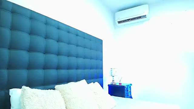 Snapshot of MOLLYWOODD chatting on February 9, 2026, 4:05 pm MOLLYWOODD online show from February 9, 2026, 4:05 pm