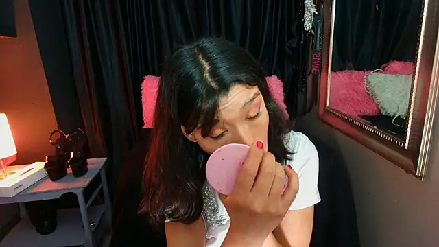 Snapshot of AvaLusty chatting on February 2, 2026, 12:59 pm AvaLusty online show from February 2, 2026, 12:59 pm