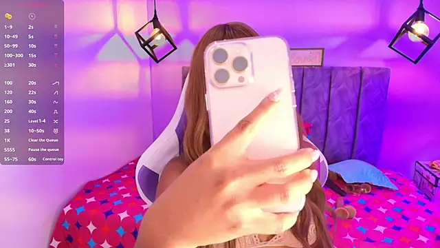 Snapshot of Sophiee_Velvet chatting on September 16, 2025, 1:45 pm Sophiee Velvet online show from September 16, 2025, 1:45 pm