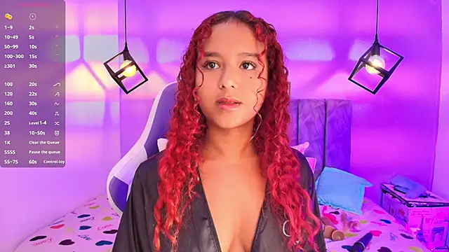 Snapshot of Sophiee_Velvet chatting on September 23, 2025, 12:23 pm Sophiee Velvet online show from September 23, 2025, 12:23 pm