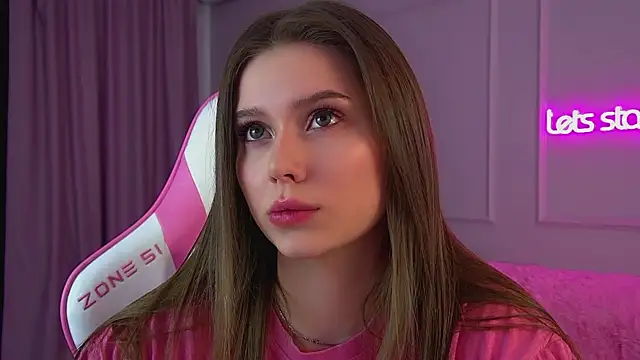 Snapshot of DianaVert chatting on November 16, 2025, 6:12 pm DianaVert online show from November 16, 2025, 6:12 pm