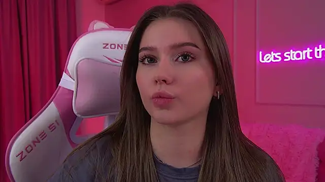 Snapshot of DianaVert chatting on February 19, 2026, 6:27 pm DianaVert online show from February 19, 2026, 6:27 pm