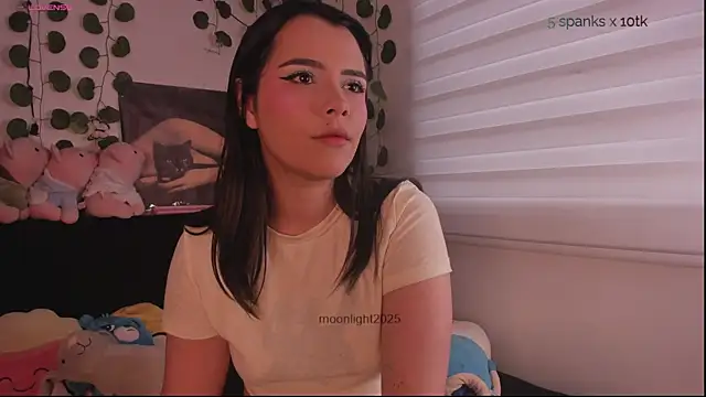 moonliiiight1 online show from November 24, 2025, 9:04 pm