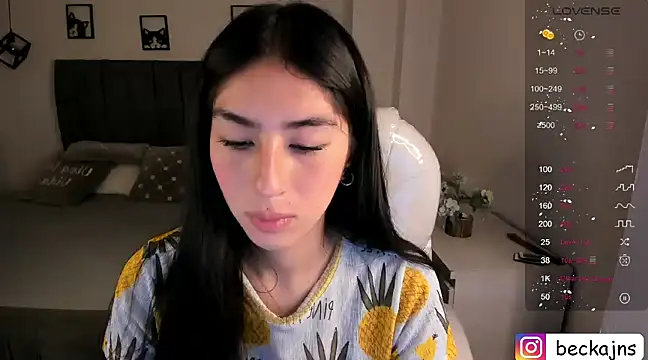 Snapshot of Beck_jones chatting on February 18, 2025, 9:09 pm Beck jones online show from February 18, 2025, 9:09 pm