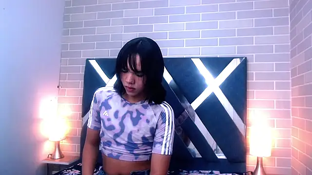 AndreaGil  online show from February 20, 2025, 11:20 am