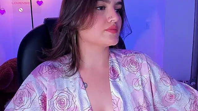 Snapshot of ellarosee_ chatting on December 13, 2025, 8:04 pm ellarosee online show from December 13, 2025, 8:04 pm