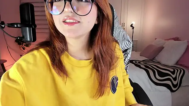 Snapshot of SweetJennaa chatting on March 8, 2025, 4:12 am SweetJennaa online show from March 8, 2025, 4:12 am