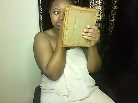 Snapshot of Candii_wet_ chatting on February 20, 2025, 12:08 am Candii wet  online show from February 20, 2025, 12:08 am