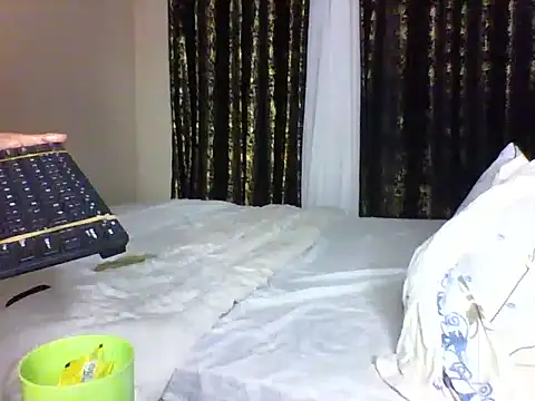 Snapshot of Candii_wet_ chatting on October 25, 2025, 12:10 am Candii wet  online show from October 25, 2025, 12:10 am