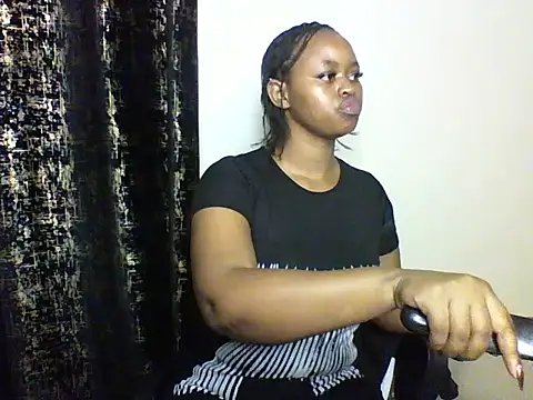 Snapshot of Candii_wet_ chatting on September 13, 2025, 6:30 pm Candii wet  online show from September 13, 2025, 6:30 pm