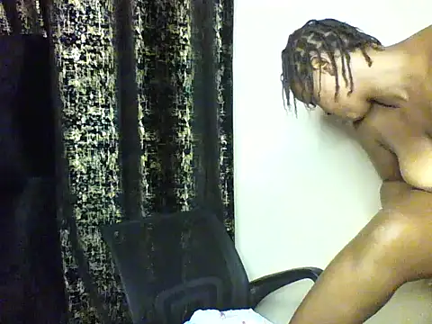 Snapshot of Candii_wet_ chatting on October 3, 2025, 7:37 pm Candii wet  online show from October 3, 2025, 7:37 pm