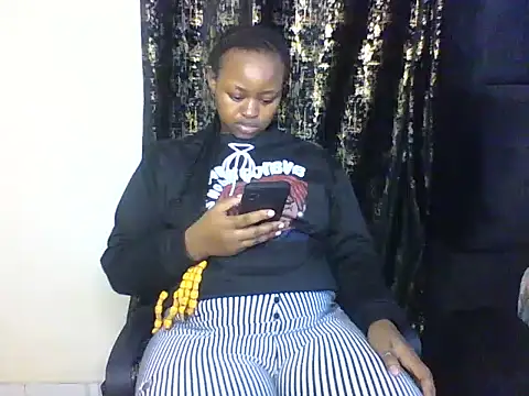 Snapshot of Candii_wet_ chatting on February 20, 2025, 2:57 pm Candii wet  online show from February 20, 2025, 2:57 pm