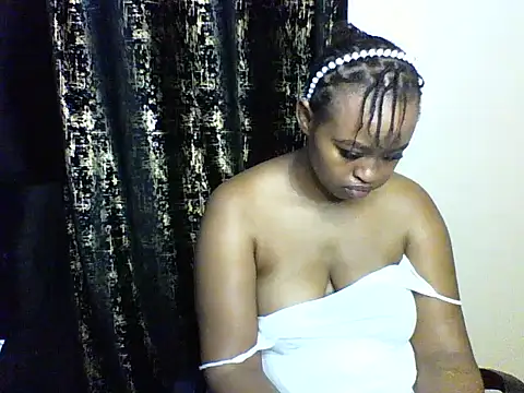 Snapshot of Candii_wet_ chatting on September 17, 2025, 11:40 pm Candii wet  online show from September 17, 2025, 11:40 pm