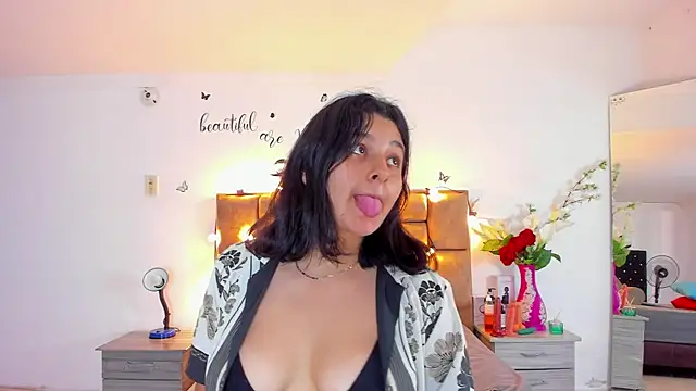 Snapshot of Megan_Whitte chatting on September 24, 2025, 7:31 pm Megan Whitte online show from September 24, 2025, 7:31 pm