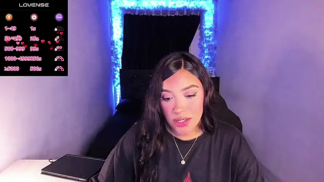 Snapshot of Mariana_Hasper_ chatting on February 24, 2025, 11:41 pm Mariana Hasper  online show from February 24, 2025, 11:41 pm