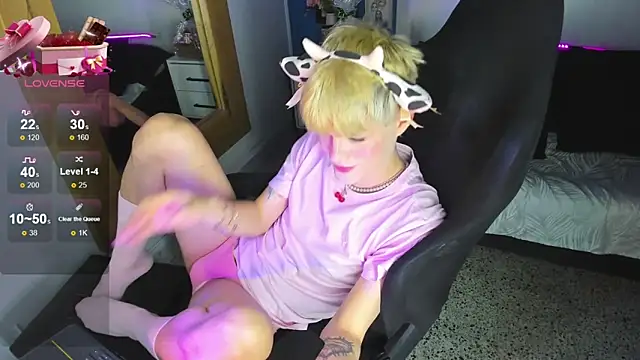 Snapshot of VladHellsing4 chatting on December 18, 2025, 2:32 pm VladHellsing4 online show from December 18, 2025, 2:32 pm