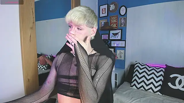 Snapshot of VladHellsing4 chatting on January 7, 2026, 2:33 pm VladHellsing4 online show from January 7, 2026, 2:33 pm