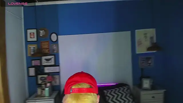 VladHellsing4 online show from November 5, 2025, 1:47 pm