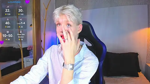 VladHellsing4 online show from July 15, 2026, 2:24 pm