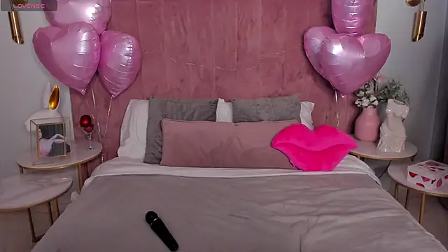 MilaVoxx online show from February 15, 2026, 5:41 am