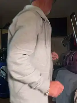 Snapshot of bobby123D chatting on February 11, 2025, 9:14 pm bobby123D online show from February 11, 2025, 9:14 pm