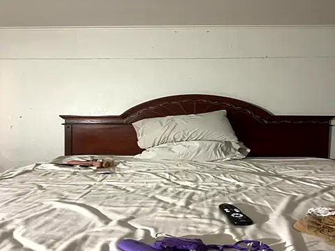 Snapshot of brooksgirth chatting on October 31, 2025, 2:02 pm brooksgirth online show from October 31, 2025, 2:02 pm