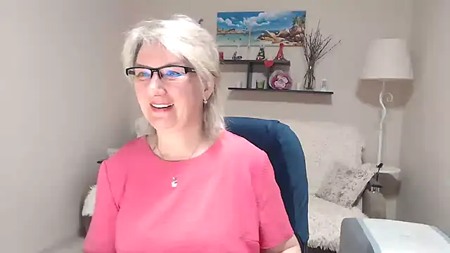 Snapshot of FleurMays chatting on May 1, 2026, 1:43 am FleurMays online show from May 1, 2026, 1:43 am