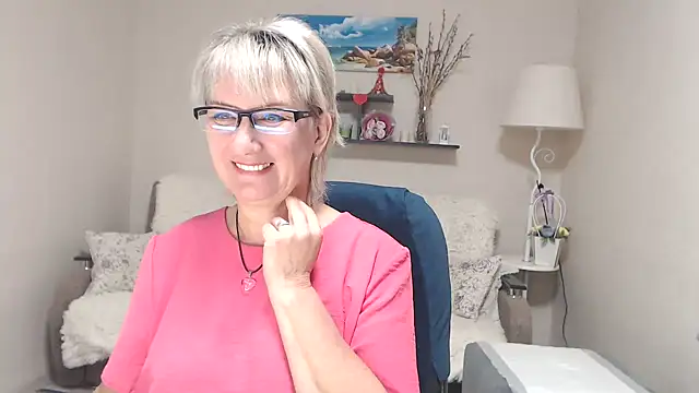 FleurMays online show from October 5, 2025, 5:53 am