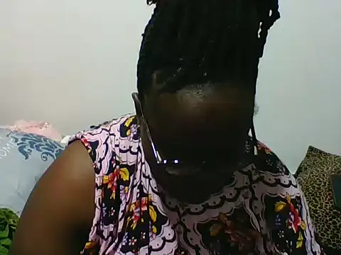 Snapshot of Hotwife8 chatting on April 29, 2026, 4:05 am Hotwife8 online show from April 29, 2026, 4:05 am