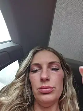 Snapshot of Lydie_off chatting on May 17, 2026, 11:54 am Lydie off online show from May 17, 2026, 11:54 am