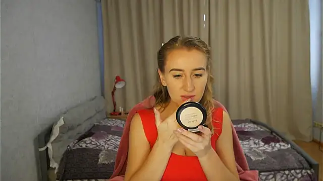 Snapshot of Sophiloren chatting on November 11, 2025, 7:47 am Sophiloren online show from November 11, 2025, 7:47 am