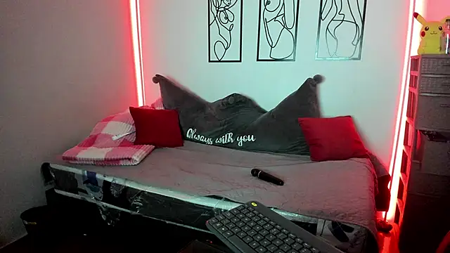 RubyPirsso18 online show from January 13, 2026, 7:07 pm