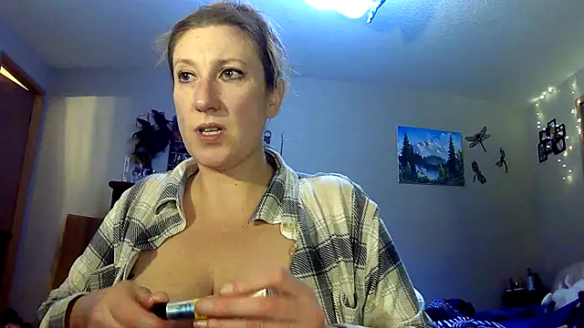 Snapshot of lilyhornyhousewife chatting on January 31, 2025, 11:13 am lilyhornyhousewife online show from January 31, 2025, 11:13 am