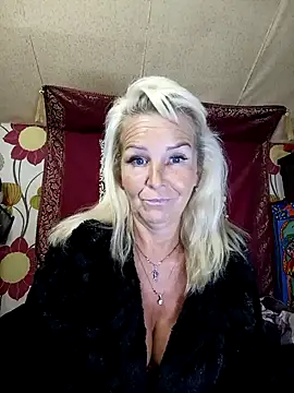 CassandraSandra44 online show from October 13, 2025, 5:47 pm