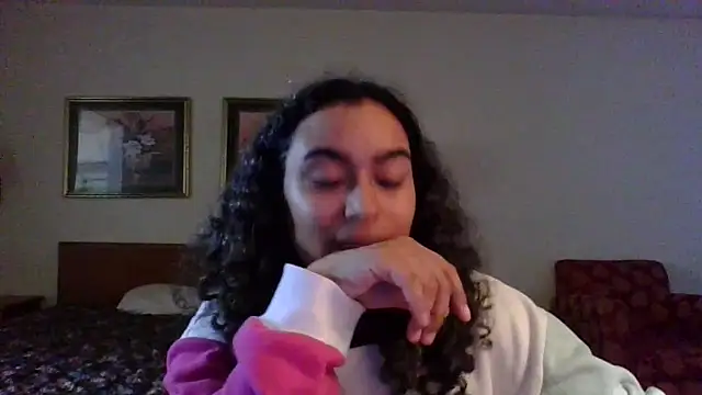 Snapshot of cinnaminnie chatting on December 26, 2024, 3:53 pm cinnaminnie online show from December 26, 2024, 3:53 pm