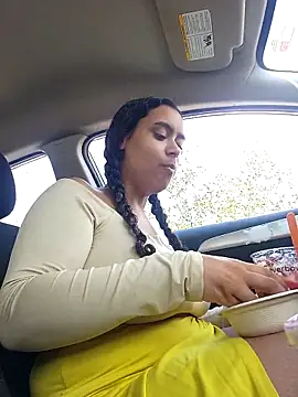 Snapshot of cinnaminnie chatting on March 14, 2025, 7:23 pm cinnaminnie online show from March 14, 2025, 7:23 pm