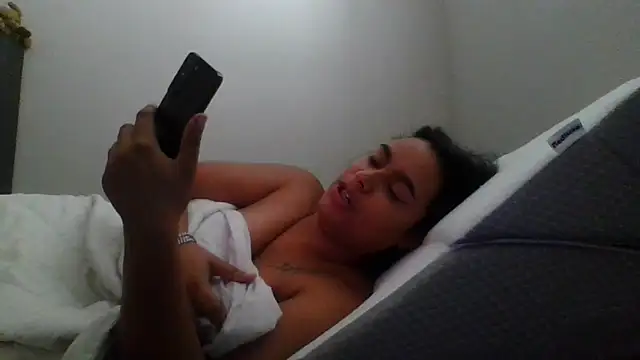 Snapshot of cinnaminnie chatting on November 14, 2025, 3:37 pm cinnaminnie online show from November 14, 2025, 3:37 pm