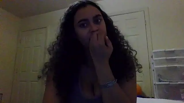 Snapshot of cinnaminnie chatting on January 17, 2025, 5:11 am cinnaminnie online show from January 17, 2025, 5:11 am