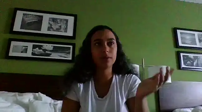 Snapshot of cinnaminnie chatting on January 8, 2025, 9:23 pm cinnaminnie online show from January 8, 2025, 9:23 pm